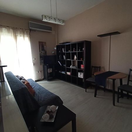 Modern Apartment, 5΄ Walk From Central Metro Station Athén Kültér fotó