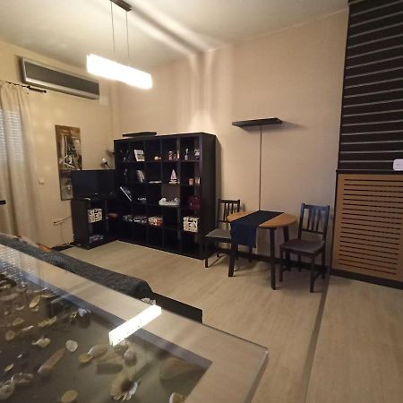 Modern Apartment, 5΄ Walk From Central Metro Station Athén Kültér fotó