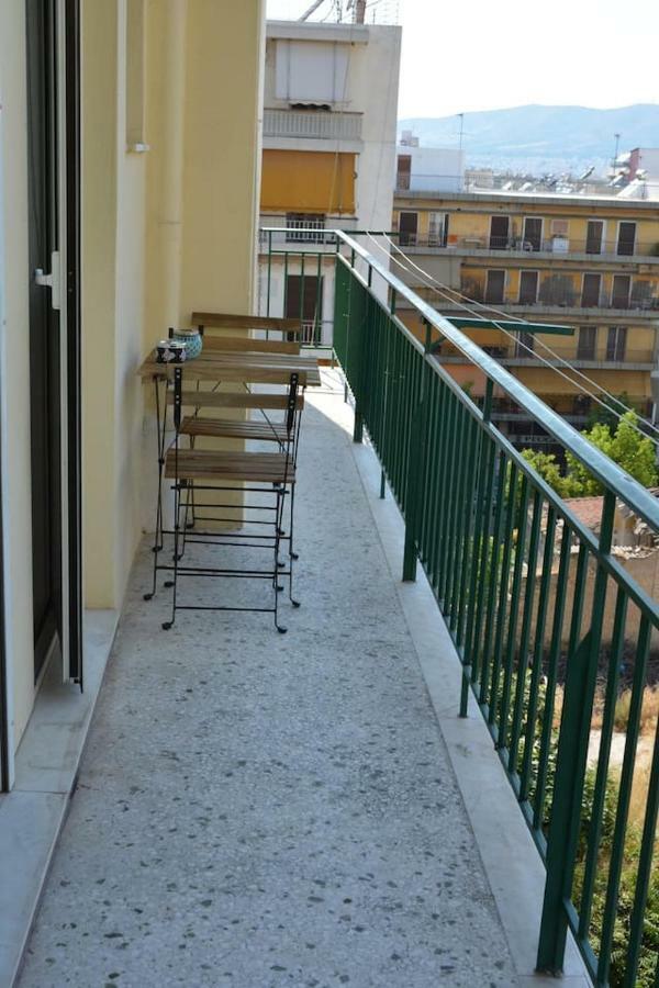 Modern Apartment, 5΄ Walk From Central Metro Station Athén Kültér fotó