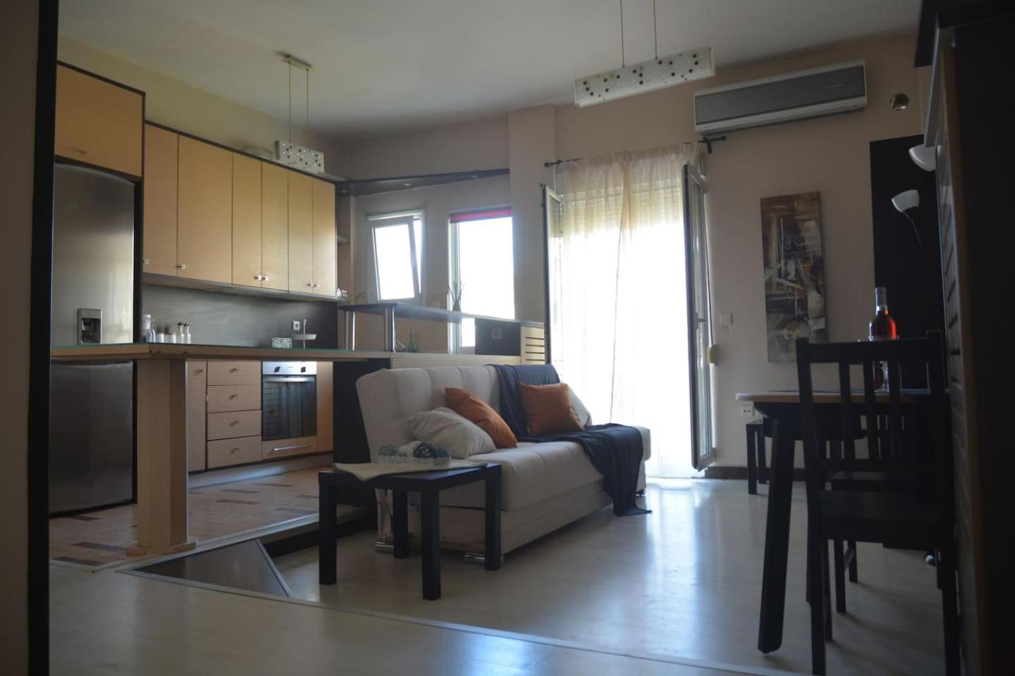 Modern Apartment, 5΄ Walk From Central Metro Station Athén Kültér fotó