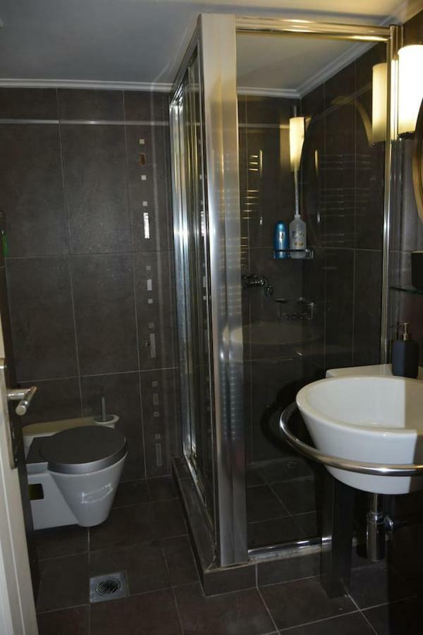 Modern Apartment, 5΄ Walk From Central Metro Station Athén Kültér fotó