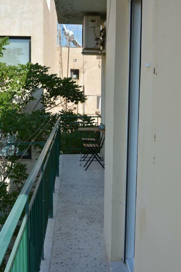 Modern Apartment, 5΄ Walk From Central Metro Station Athén Kültér fotó