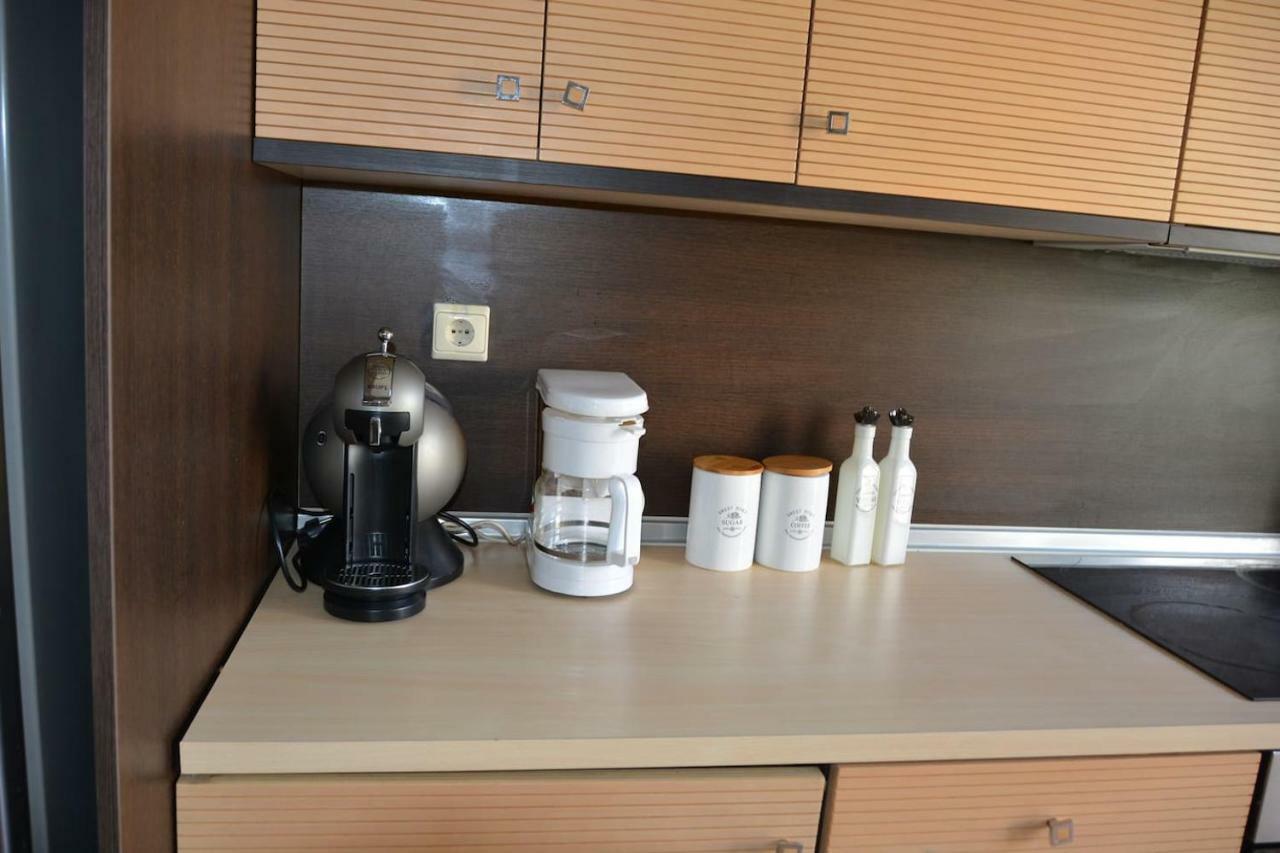 Modern Apartment, 5΄ Walk From Central Metro Station Athén Kültér fotó