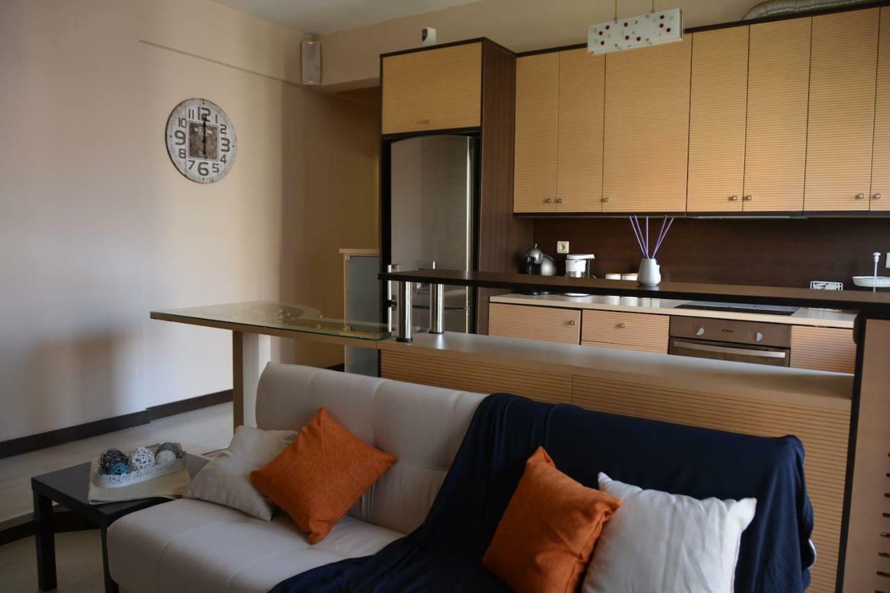 Modern Apartment, 5΄ Walk From Central Metro Station Athén Kültér fotó
