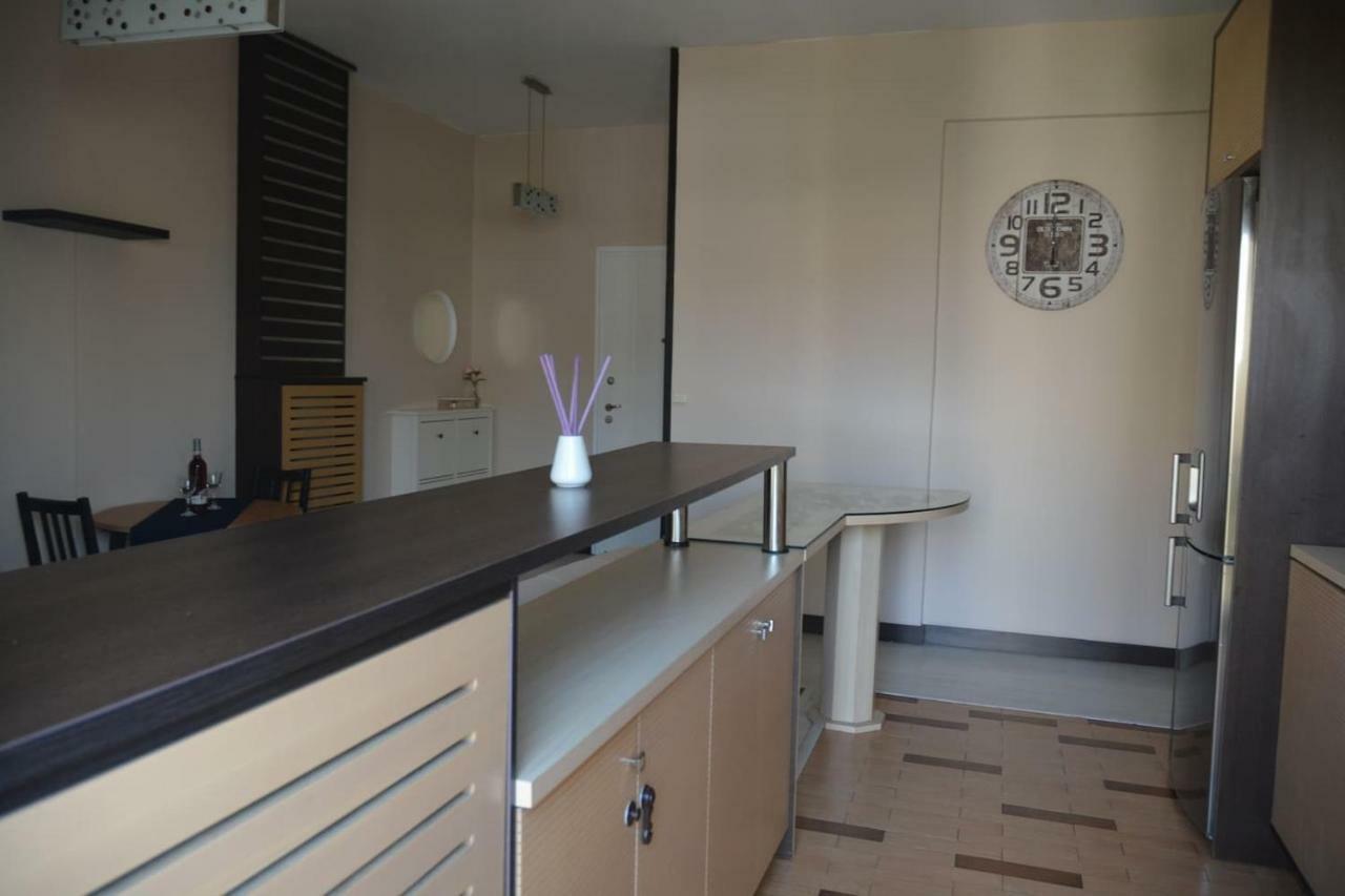 Modern Apartment, 5΄ Walk From Central Metro Station Athén Kültér fotó