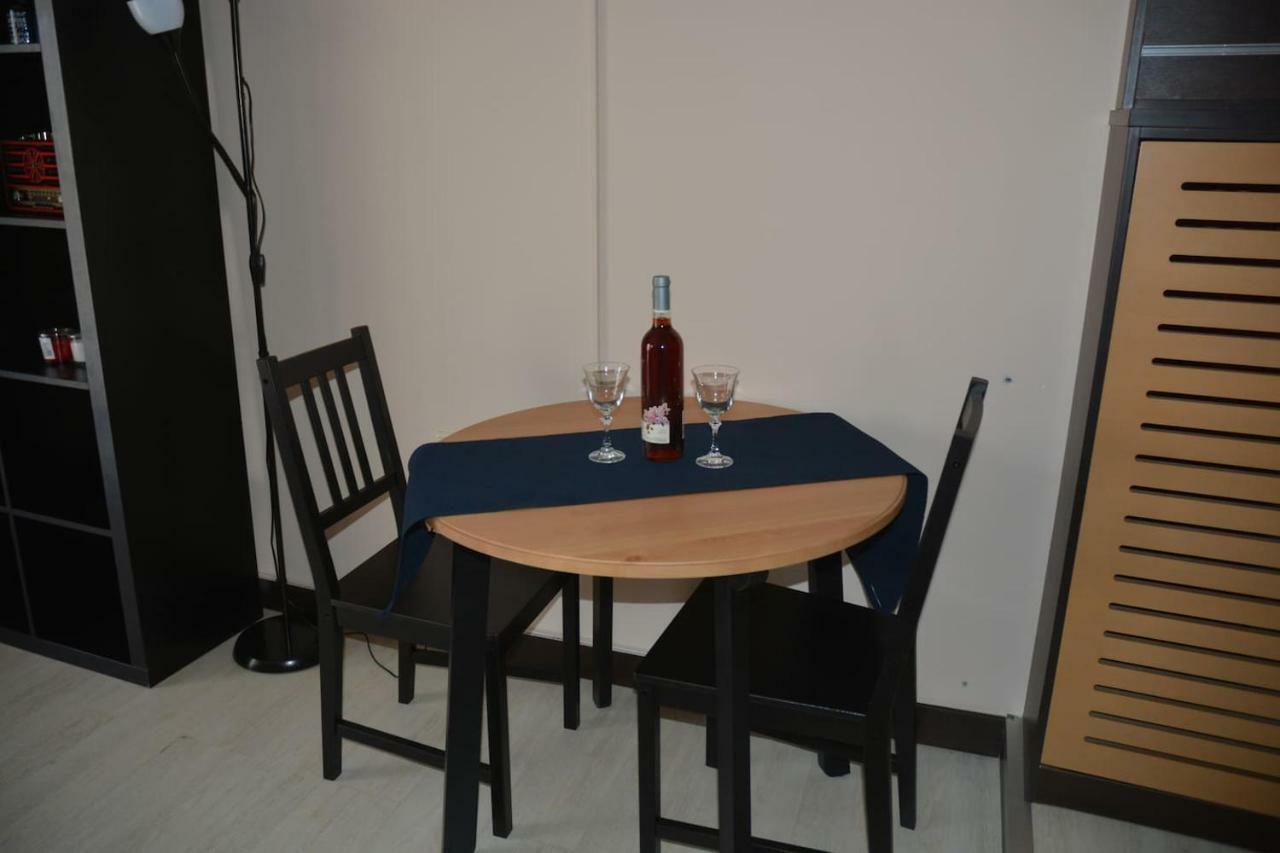 Modern Apartment, 5΄ Walk From Central Metro Station Athén Kültér fotó