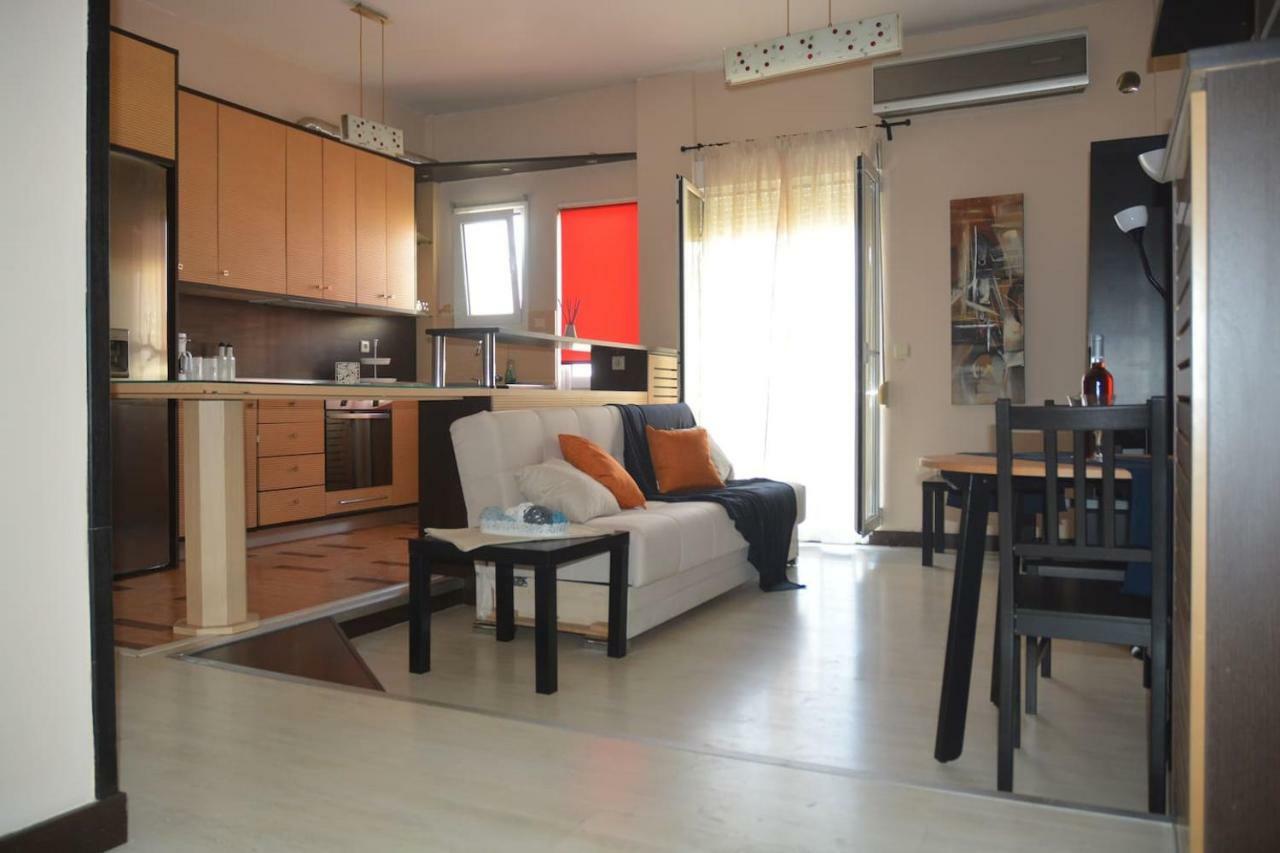 Modern Apartment, 5΄ Walk From Central Metro Station Athén Kültér fotó