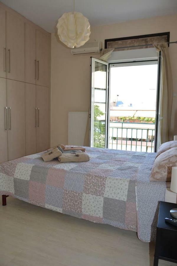 Modern Apartment, 5΄ Walk From Central Metro Station Athén Kültér fotó